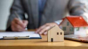 Faut-il déjà renégocier son crédit avec la baisse des taux ?